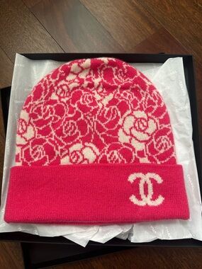 Chanel Pink Camellia CC Logo Cashmere Knit Beanie – New w/ Box & Tag